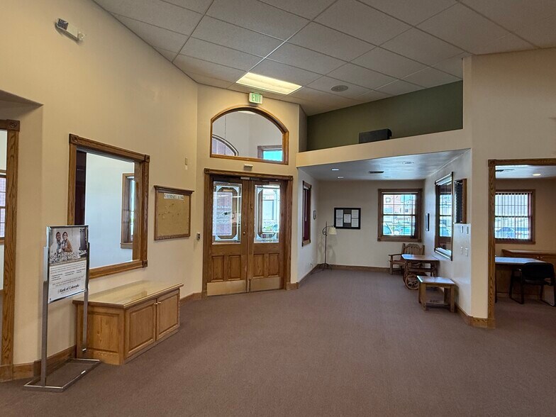 More Photos Of 500 U.S. 50 Business Loop, Olathe General Retail For Sale