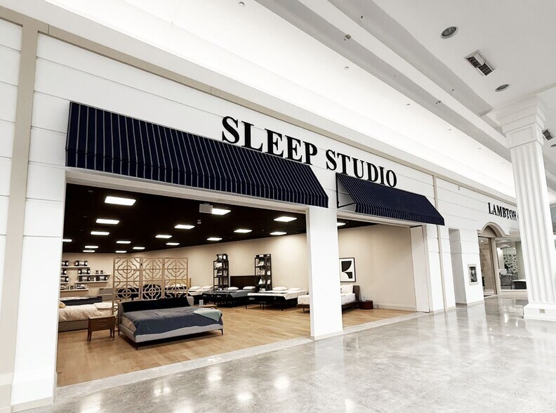 More Photos Of 2225 Erin Mills Pky, Mississauga Storefront For Lease