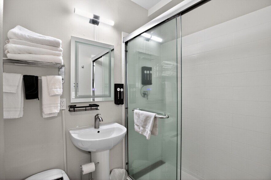 More Photos Of 220 Midland Ave, Basalt Hotel For Sale