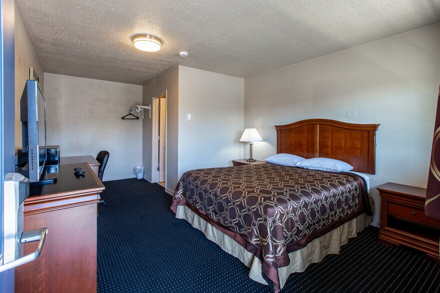 More Photos Of 1152 Main St, Springfield Hotel For Sale