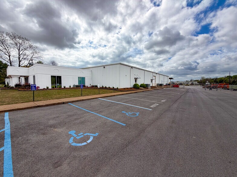 More Photos Of 1011 Cedar Lake Rd SE, Decatur Warehouse For Lease