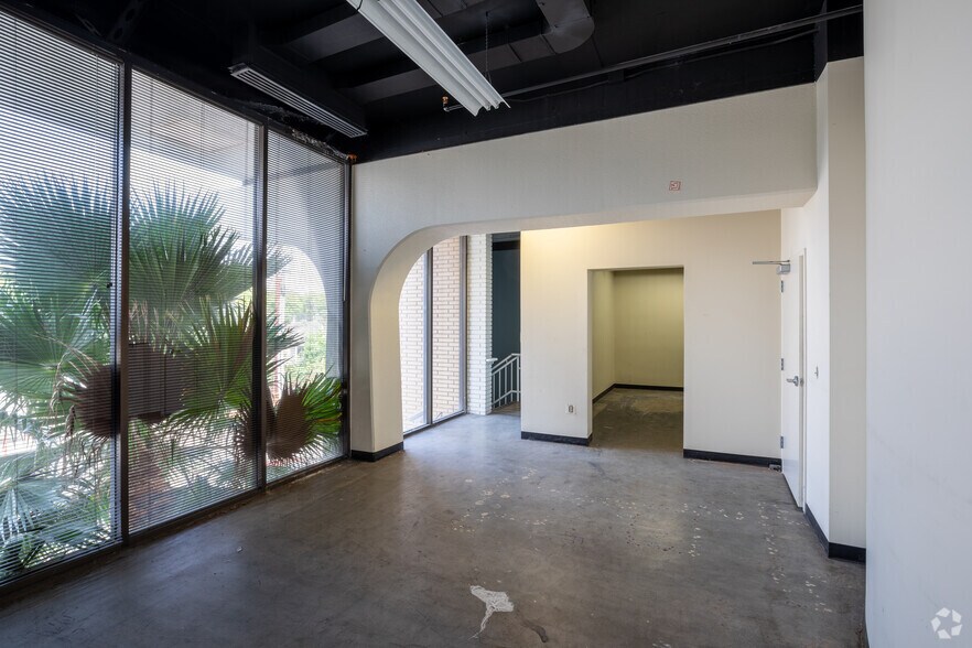 More Photos Of 2211 N Bellflower Blvd, Long Beach Freestanding For Lease