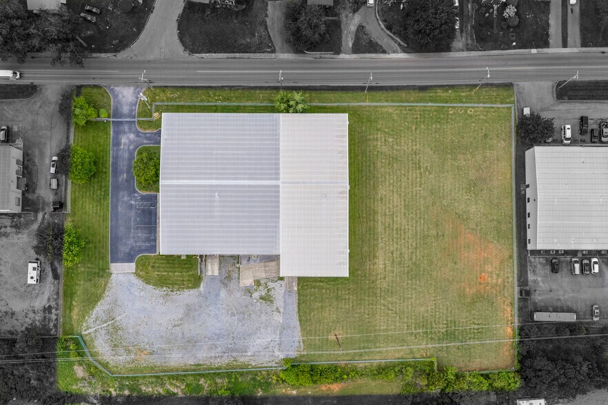 More Photos Of 2200 E Fairview Ave, Johnson City Warehouse For Sale