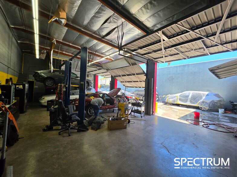 More Photos Of 14748 Calvert St, Van Nuys Service For Lease