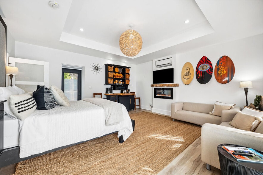 More Photos Of 13662 Red Arrow Hwy, Harbert Hotel For Sale