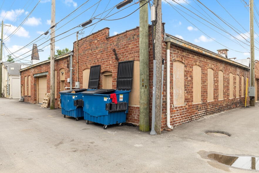 More Photos Of 160 E Morgan St, Martinsville Showroom For Sale