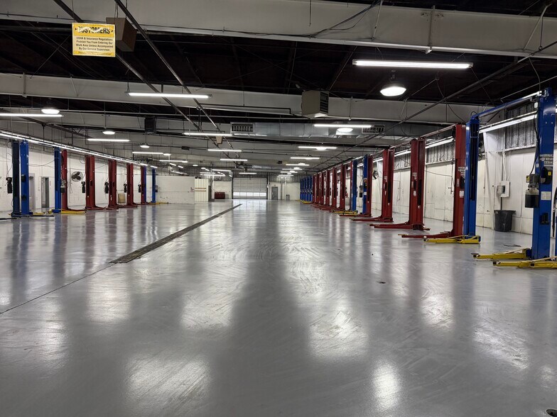 More Photos Of 2660 S Mendenhall Rd, Memphis Auto Repair For Lease