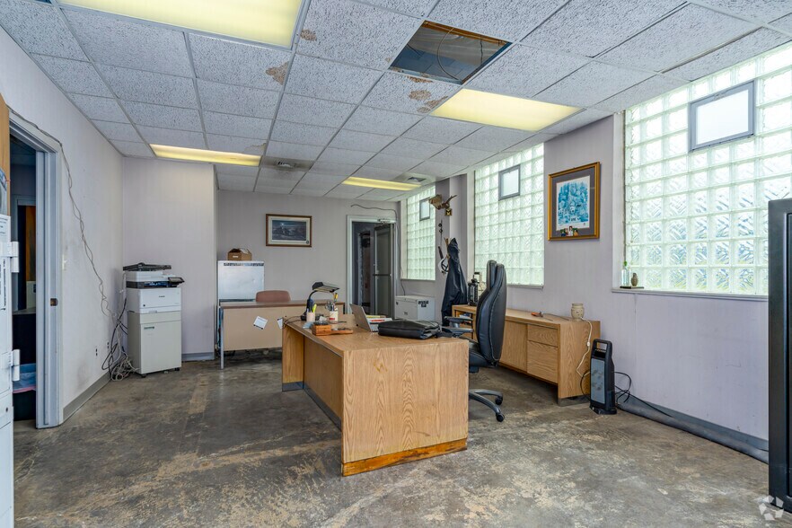 More Photos Of 12357 E Eight Mile Rd, Warren Warehouse For Sale