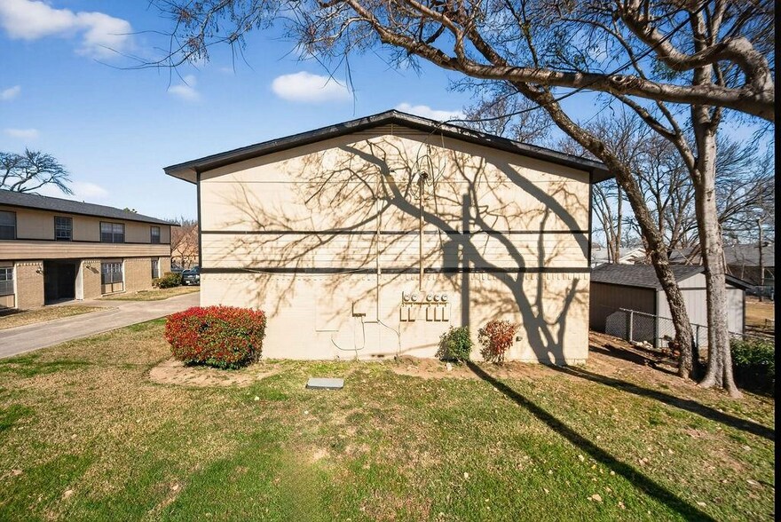 More Photos Of 717 E Texas St, Grapevine Apartments For Sale