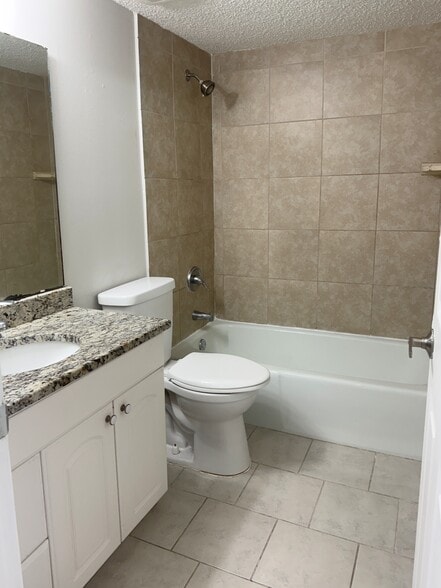 More Photos Of 2015 S Tuttle Ave, Sarasota Medical For Sale