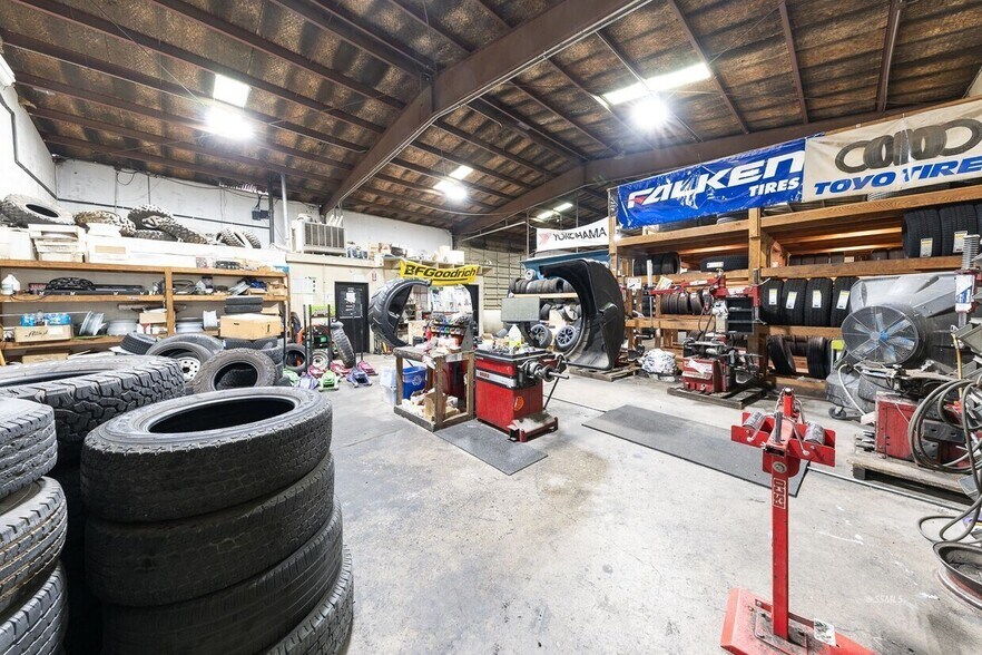 More Photos Of 120 S Warner St, Ridgecrest Auto Repair For Sale