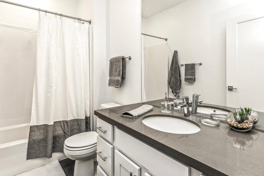 More Photos Of 1415 Cuming St NE, Omaha Apartments For Lease