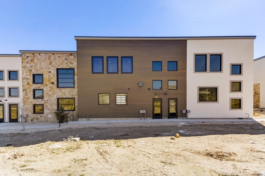 More Photos Of 4554 Forestdale Dr, Park City Light Manufacturing For Sale