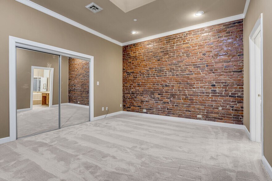 More Photos Of 424 Main St, Franklin General Retail For Sale