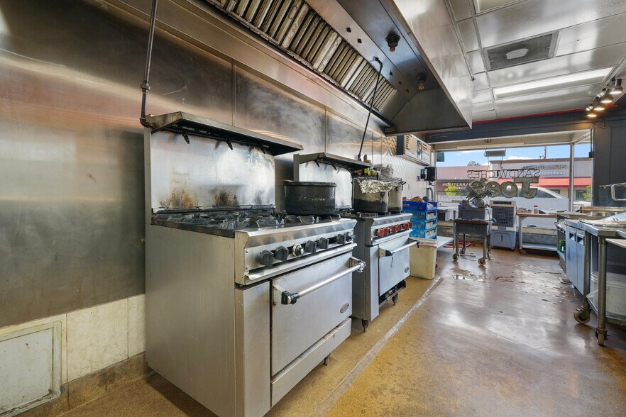 More Photos Of 834-836 Texas St, Fairfield Restaurant For Sale