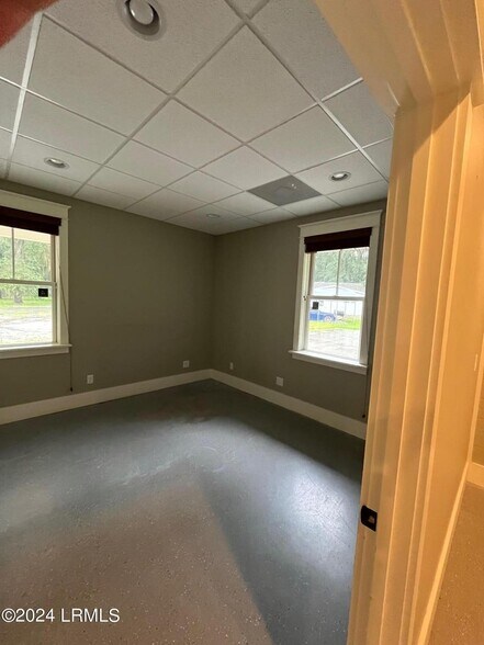 More Photos Of 25 Toppers Ln, Beaufort Office Residential For Sale