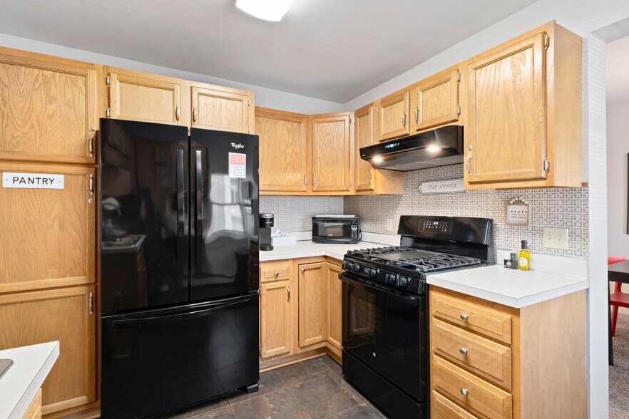 More Photos Of 22 Crescent St, Grand Rapids Apartments For Sale