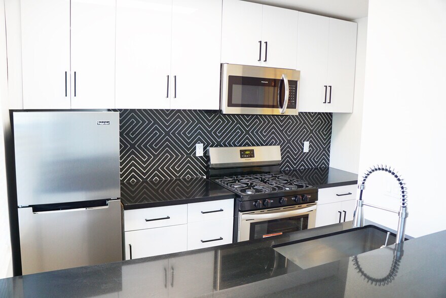 More Photos Of 5005 August St, Los Angeles Apartments For Sale