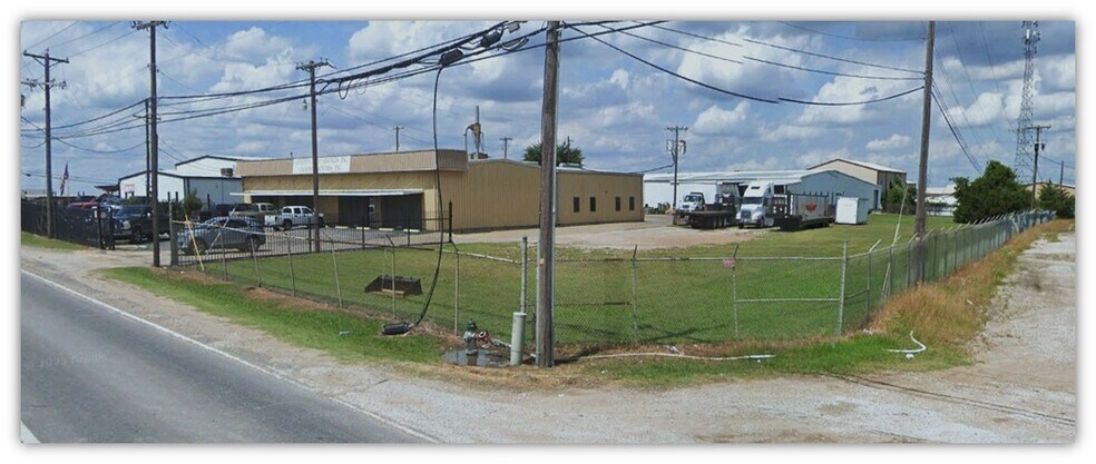 More Photos Of 1600 S Interstate Highway 45, Hutchins Distribution For Sale