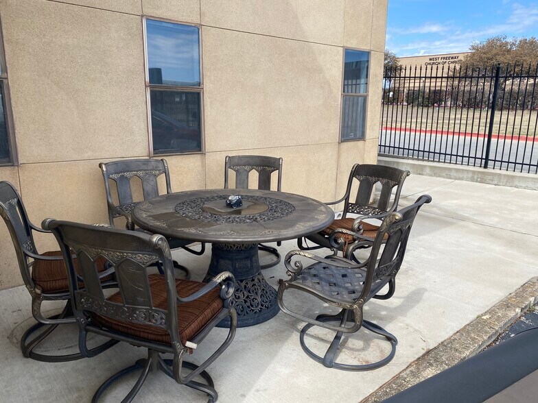 More Photos Of 2030 S Las Vegas Trl, White Settlement Office For Lease