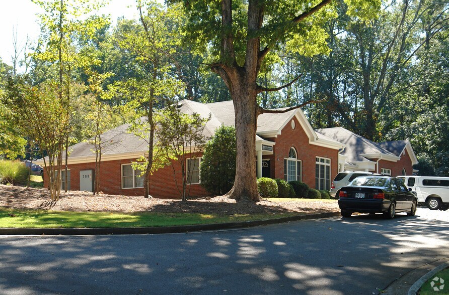 Primary Photo Of 701-704 Bombay Ln, Roswell Office For Lease