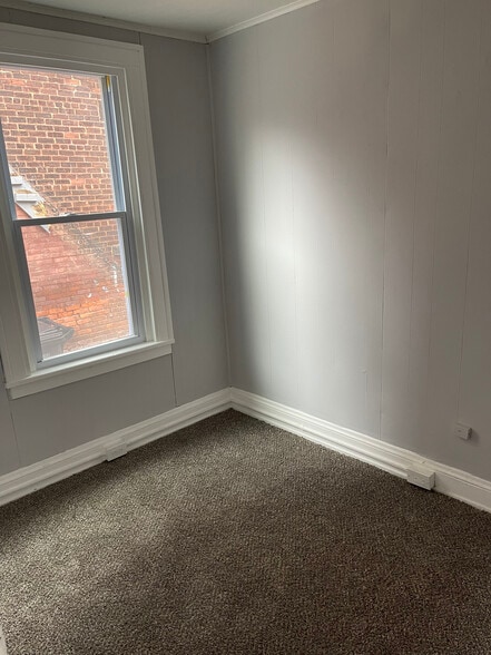 More Photos Of 1386 E 43rd St, Cleveland Specialty For Sale