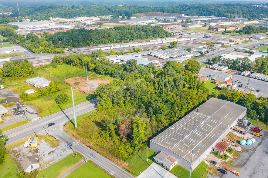 More Photos Of 506 Bear Creek Rd, Dalton Manufacturing For Sale