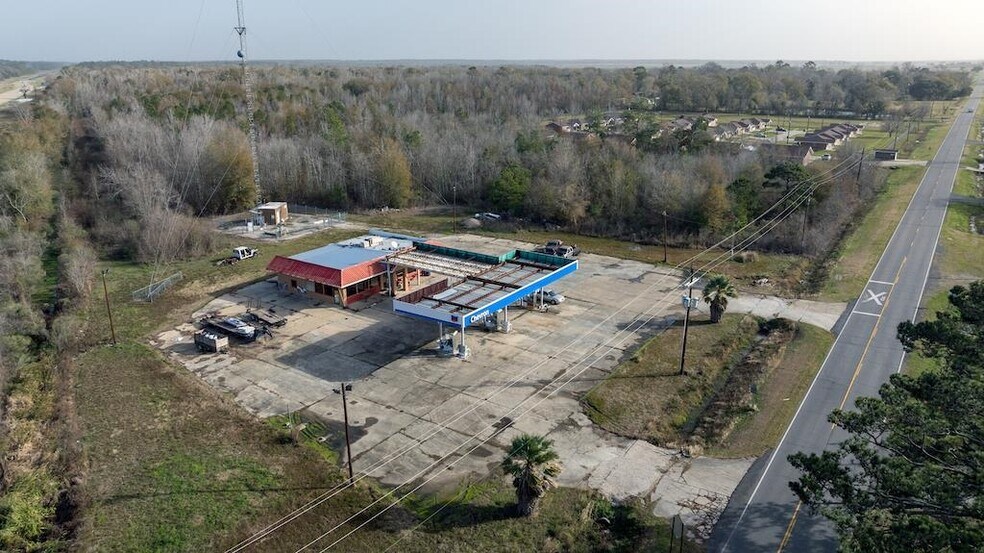 More Photos Of 504 3rd Ave, Fenton Service Station For Sale