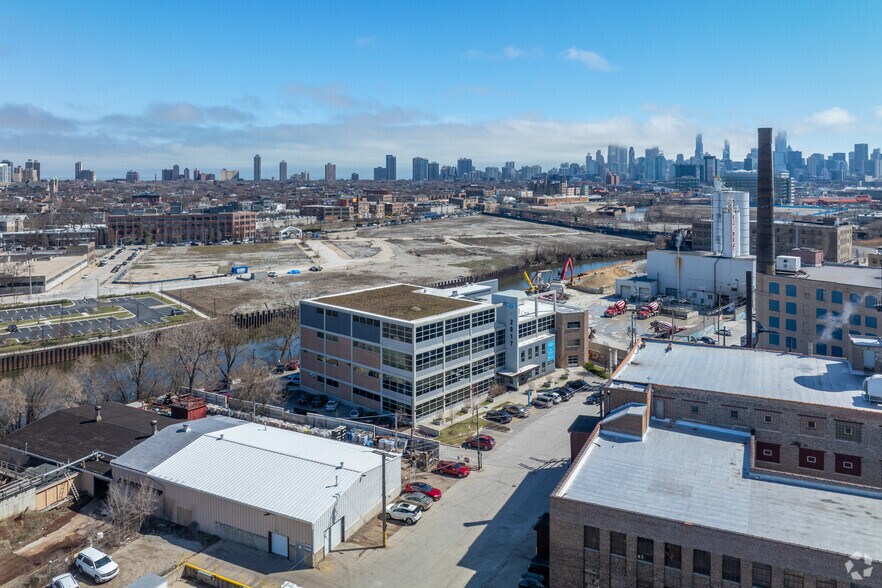 More Photos Of 2017 N Mendell St, Chicago Office For Sale