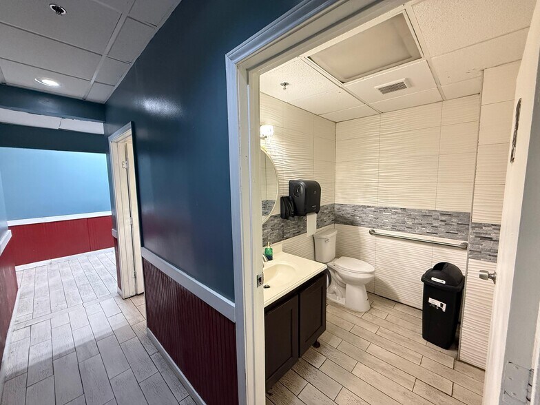 More Photos Of 8602 McPherson Rd, Laredo Storefront For Lease