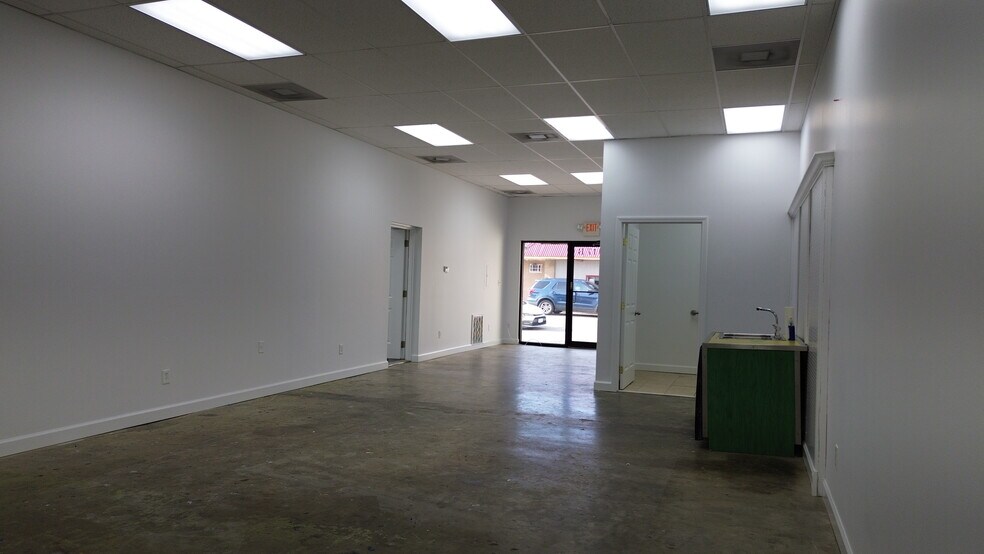More Photos Of 2117 Broadway St, Blue Island General Retail For Lease