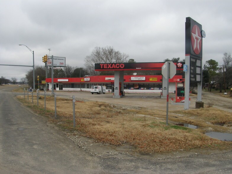 More Photos Of 11095 FM 751, Quinlan Service Station For Sale