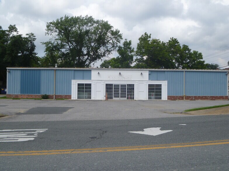 Primary Photo Of 3651-3661 Canal Rd, Dumfries General Retail For Sale