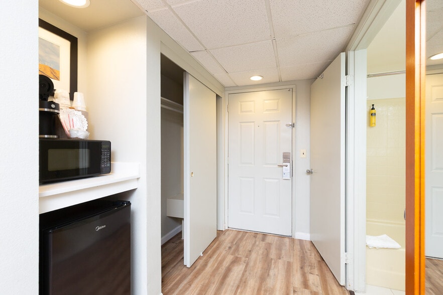 More Photos Of 74695 Highway 111, Palm Desert Hotel For Sale