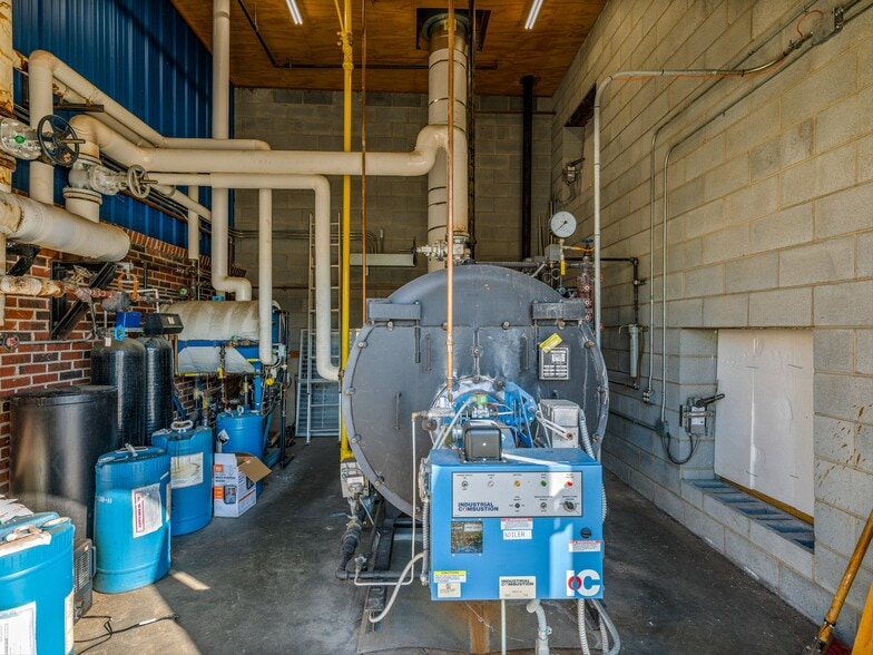 More Photos Of 212 S Green St, Morganton Bar For Sale