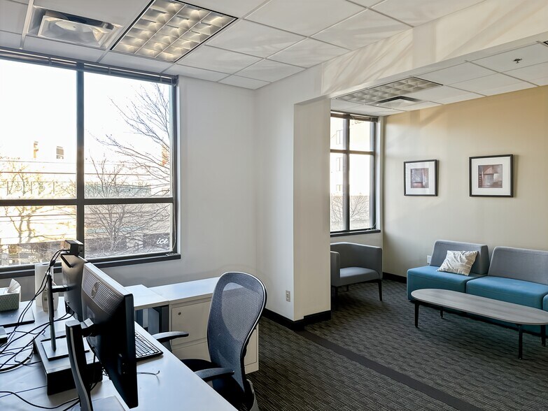 More Photos Of 11635 Ash St, Leawood Coworking Space