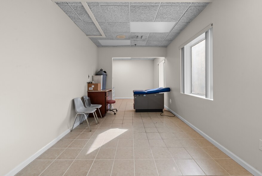 More Photos Of 1097 Old Country Rd, Plainview Medical For Lease