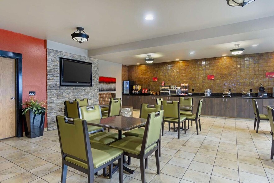 More Photos Of 1614 N 1st St, Yakima Hotel For Sale
