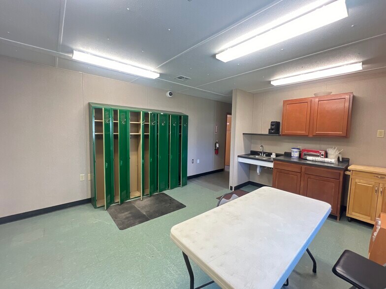 More Photos Of 629 Spruce Street, Sault Sainte Marie Industrial For Sale