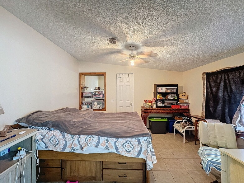 More Photos Of 15525 Shady Hills Rd, Spring Hill Restaurant For Sale