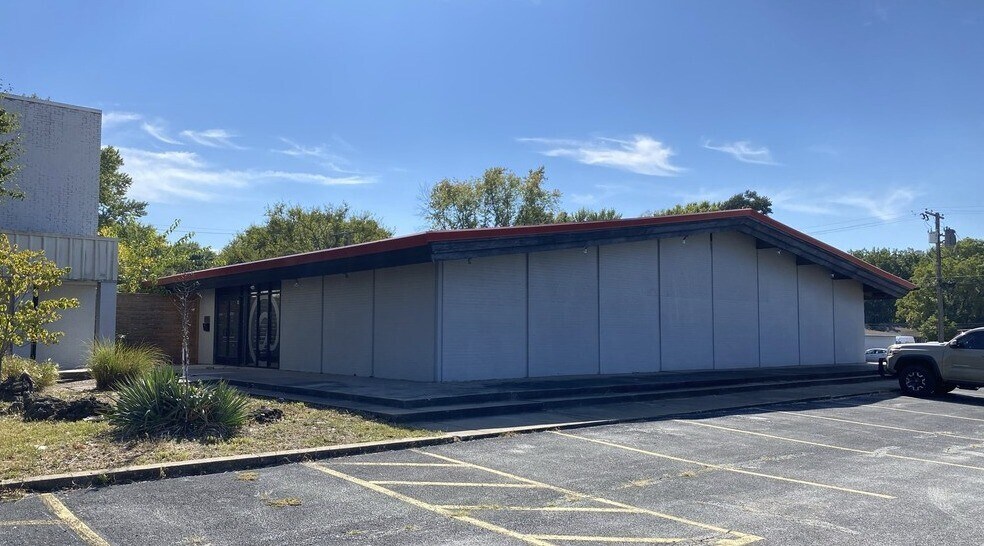 Primary Photo Of 1036 W Sunshine St, Springfield Freestanding For Sale