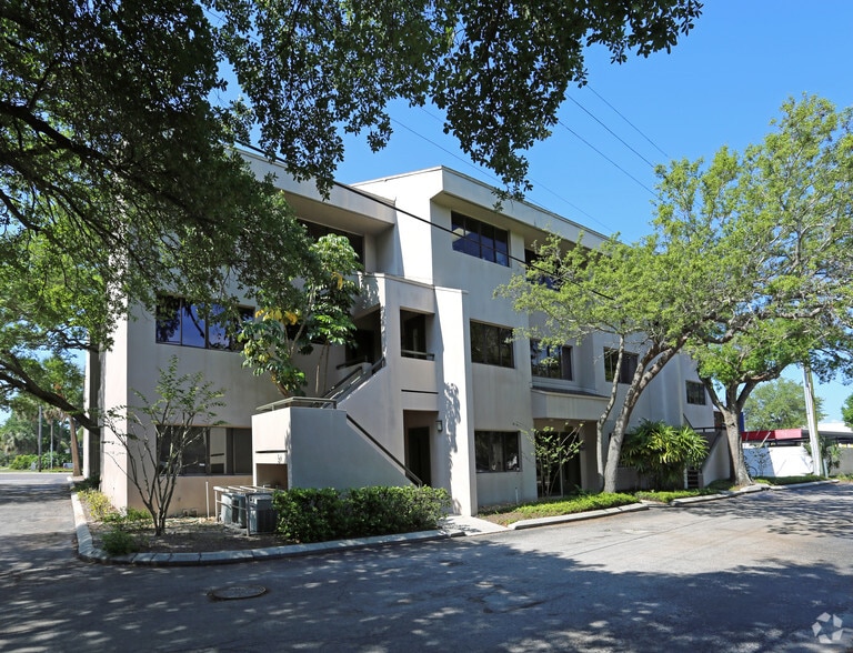 Primary Photo Of 3333 W Kennedy Blvd, Tampa Loft Creative Space For Sale