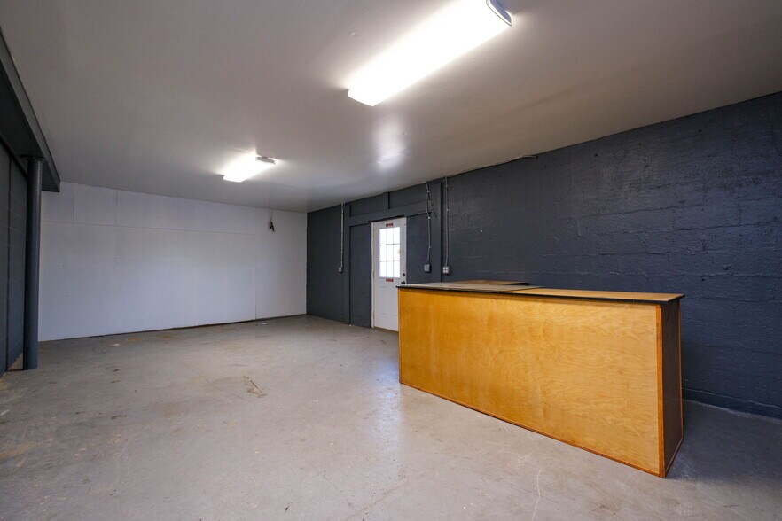 More Photos Of 1090 Virginia Ave, Harrisonburg Flex For Sale