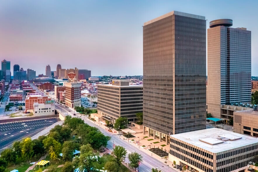 More Photos Of 2345 Grand Blvd, Kansas City Office For Sale