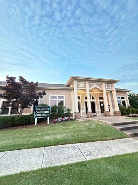 More Photos Of 422 Falls Pt SW, Madison Flex For Sale