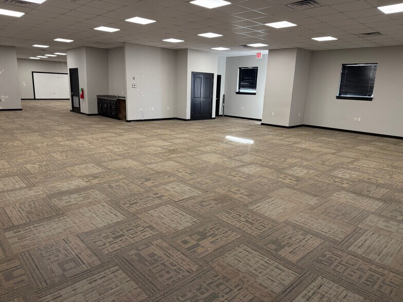 More Photos Of 1716 Signal Ridge Dr, Edmond Office For Sale
