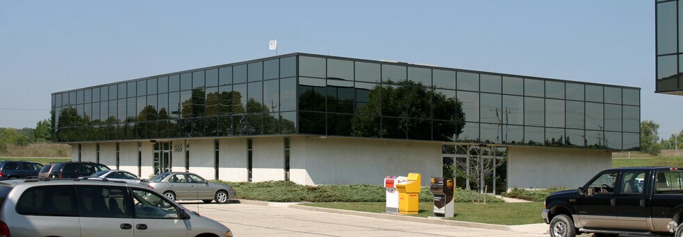 More Photos Of 555 S Industrial Dr, Hartland Office For Lease