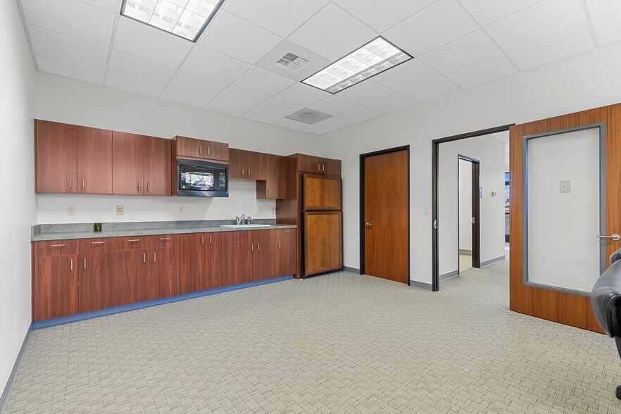 More Photos Of 309 72nd, Yakima Office For Lease