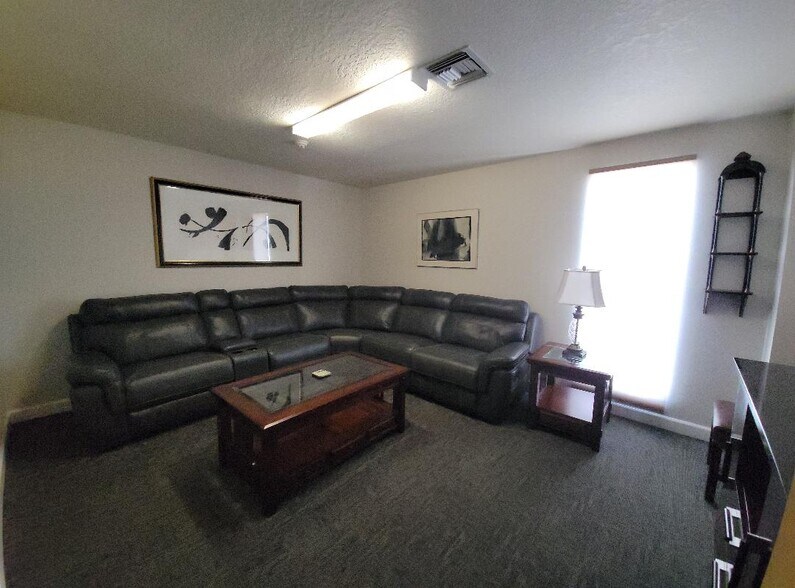 More Photos Of 7910 N Tamiami Trl, Sarasota Office For Lease