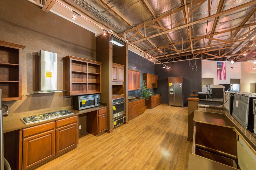 More Photos Of 13340 Leopard St, Corpus Christi Storefront For Sale